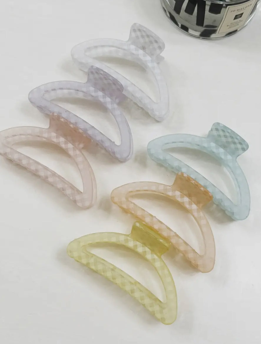 CHECKERED HALF MOON CLIP