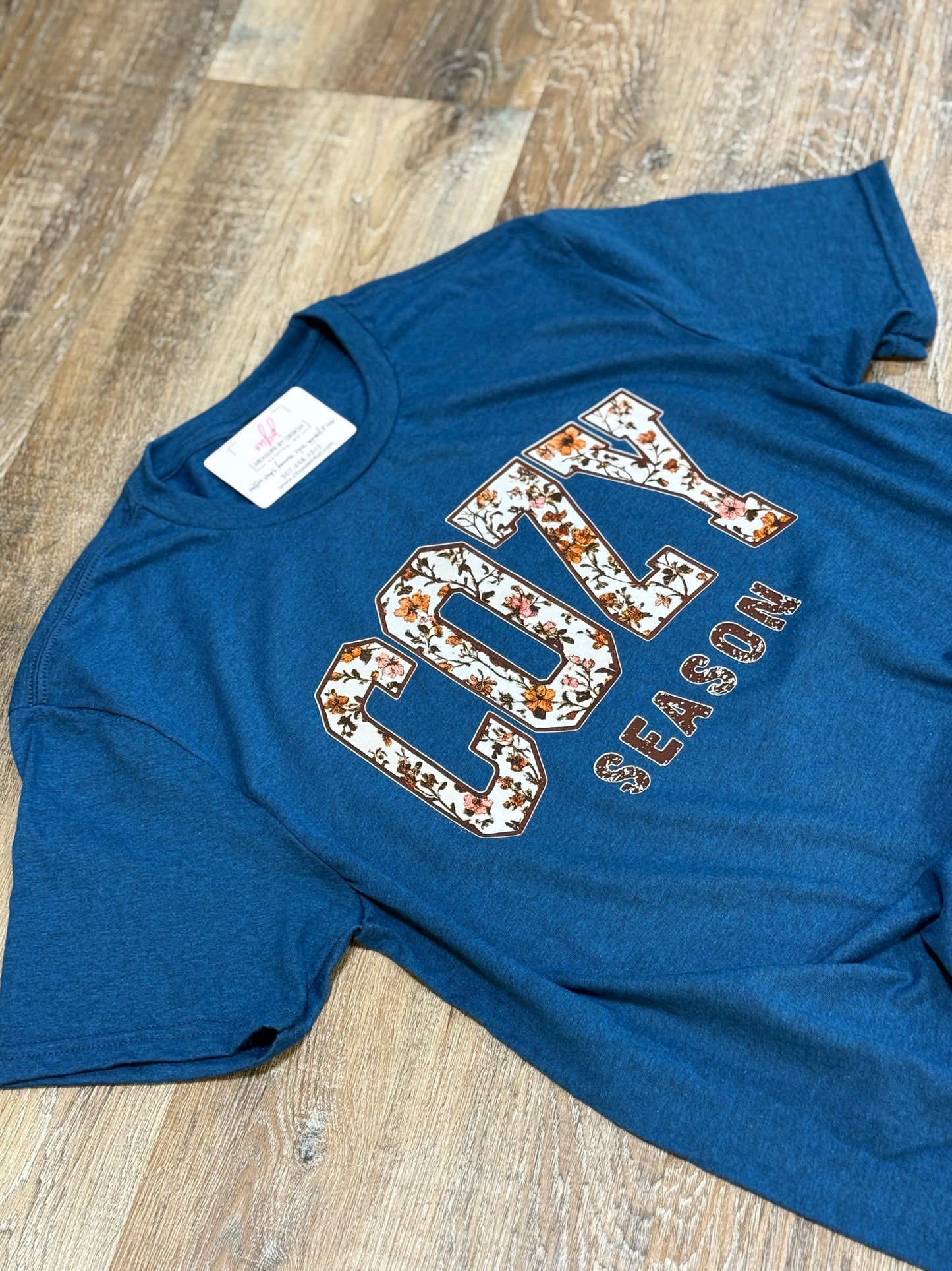 COZY SEASON TEE