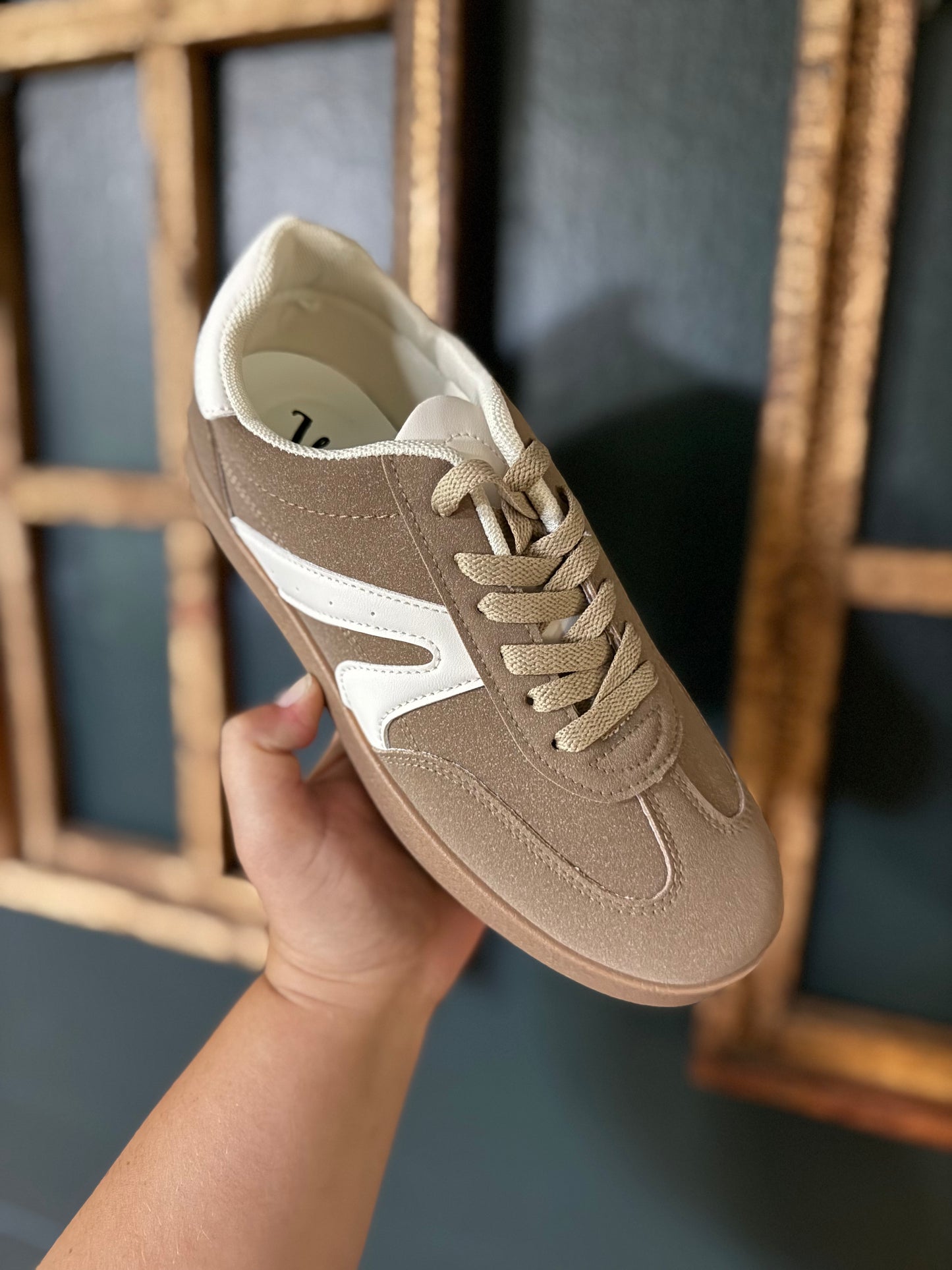 RETRO BROWN