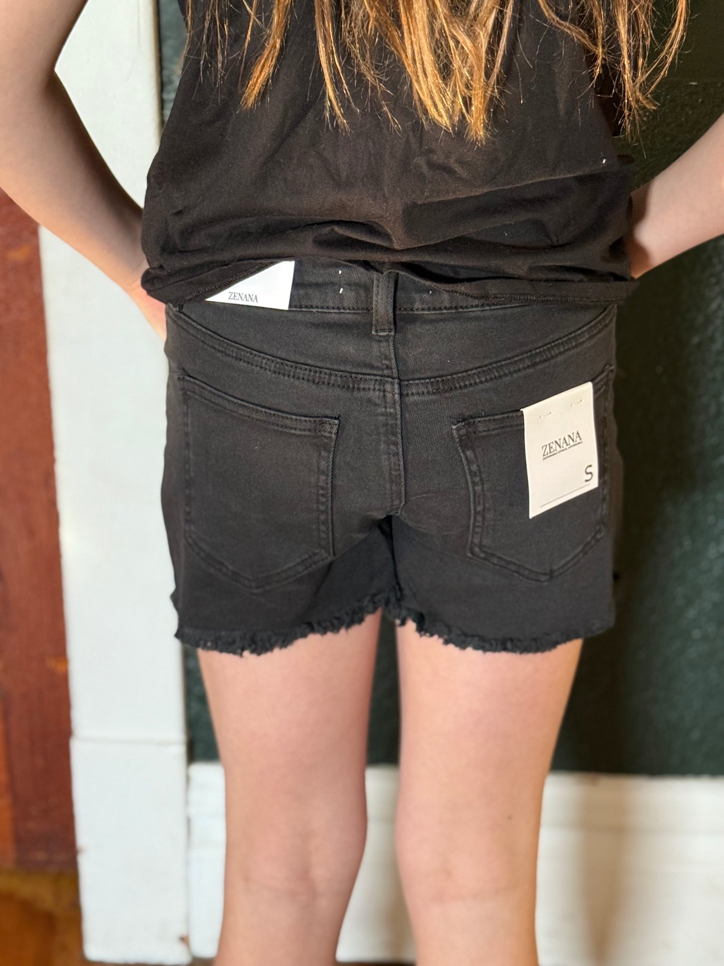 FRAYED CUTOFF HEM SHORT