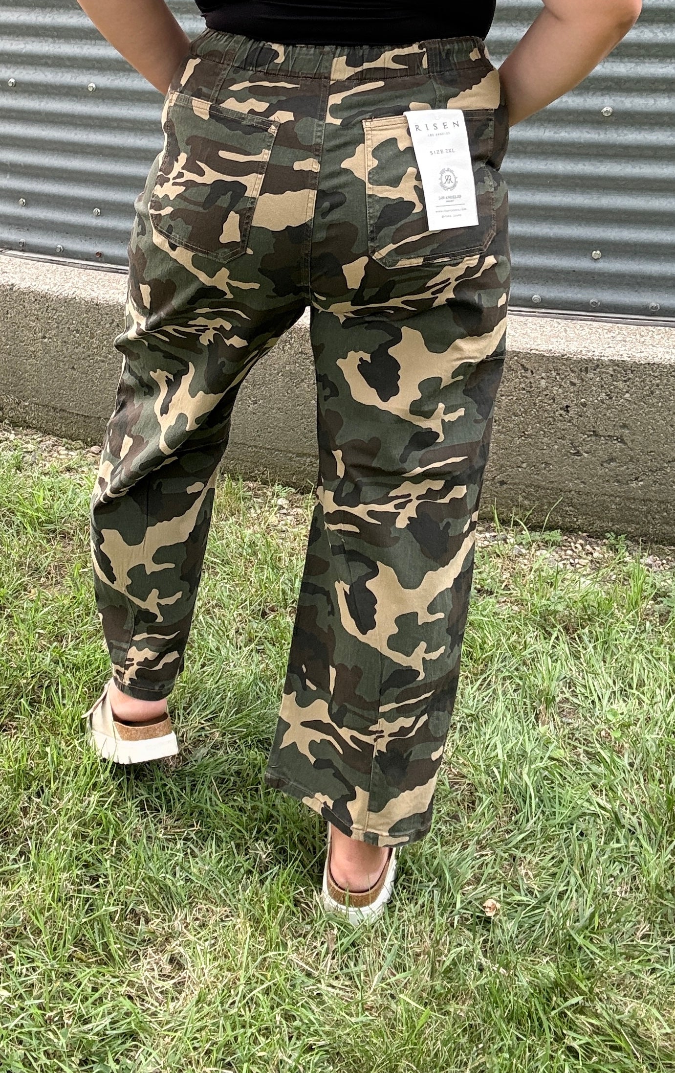 RISEN: MID RISE FIT BARREL SLUNG PANTS PG21258X