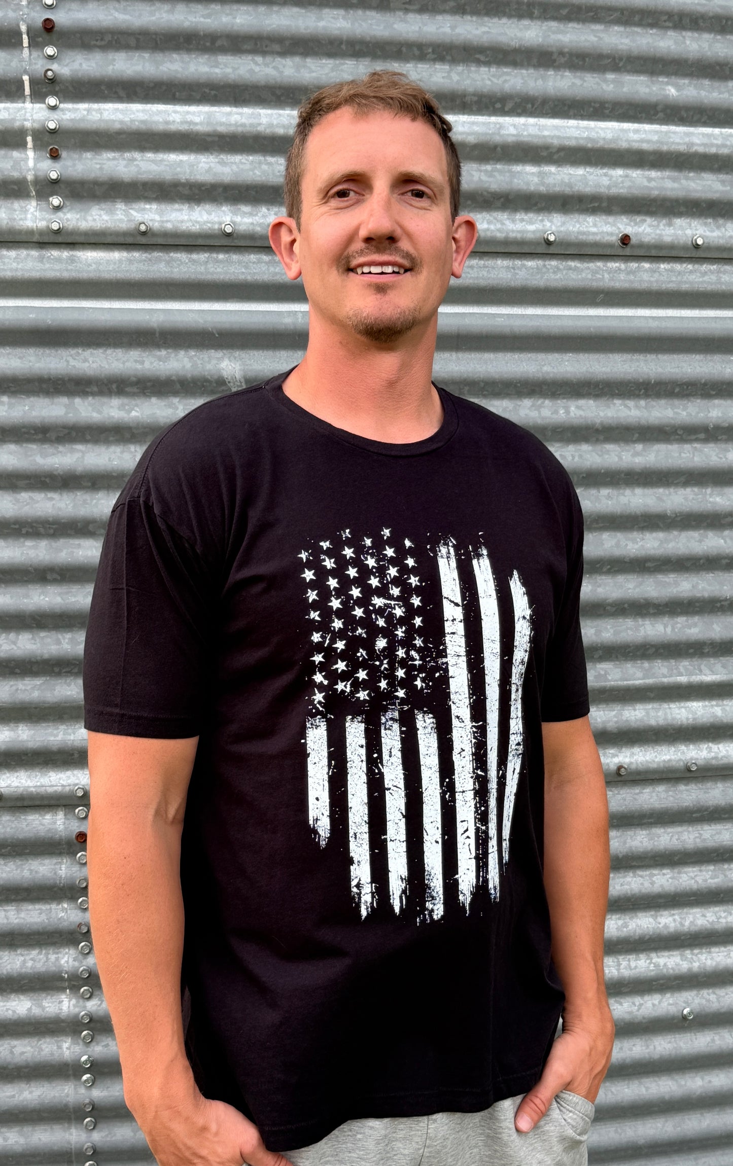 DISTRESSED AMERICAN FLAG TEE