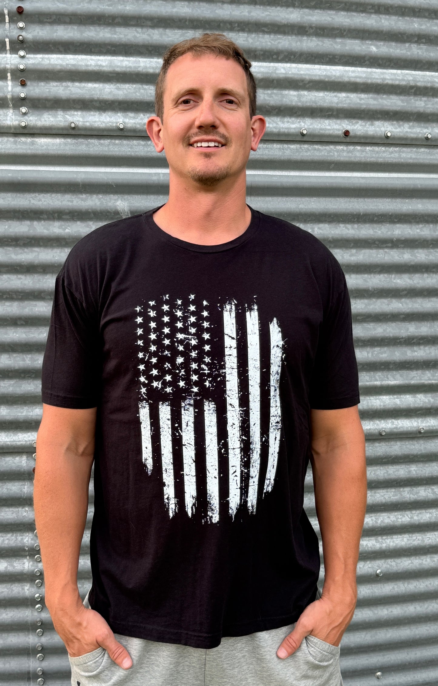 DISTRESSED AMERICAN FLAG TEE