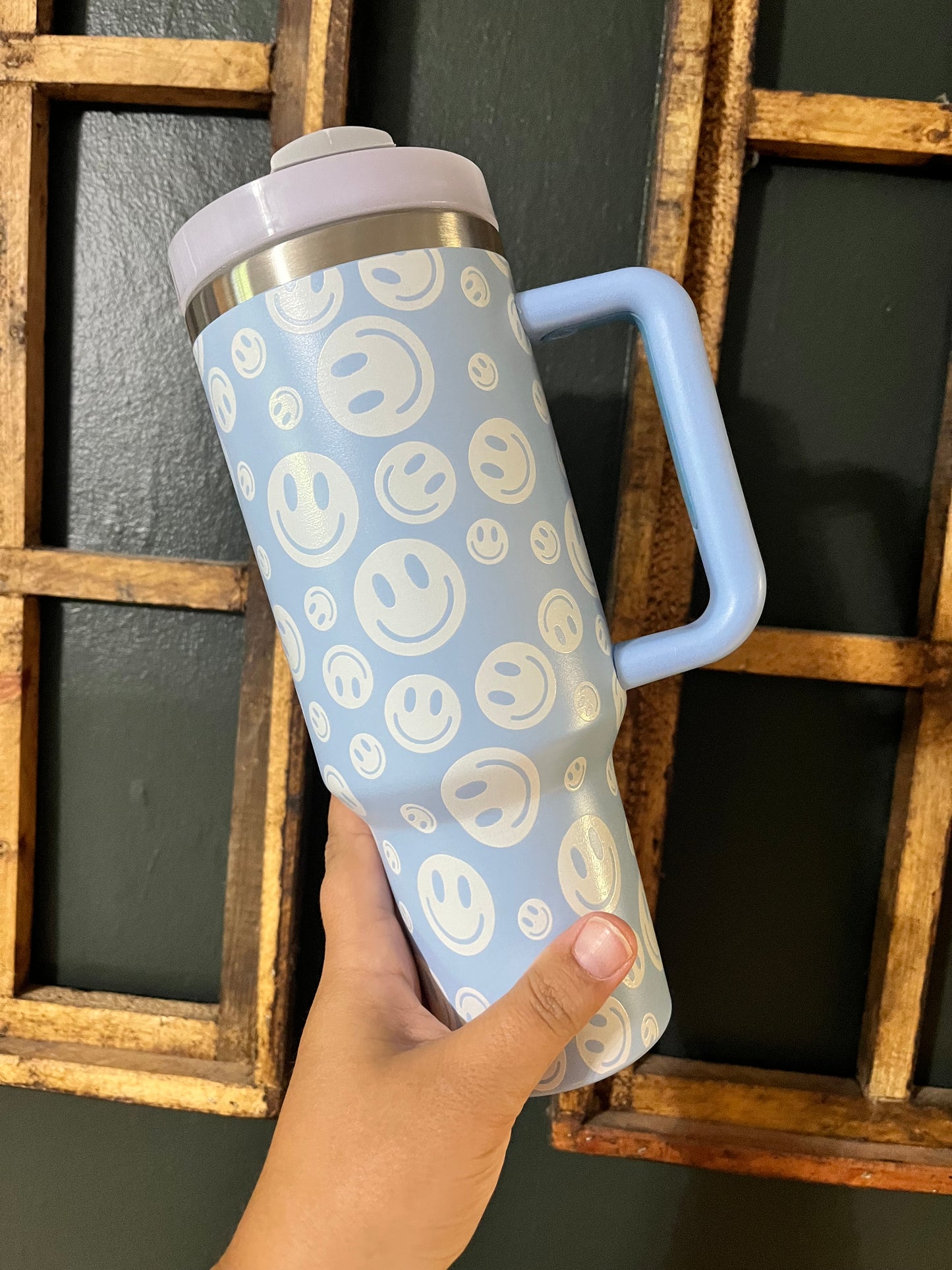 BLUE SMILEY CUP 40 OUNCE