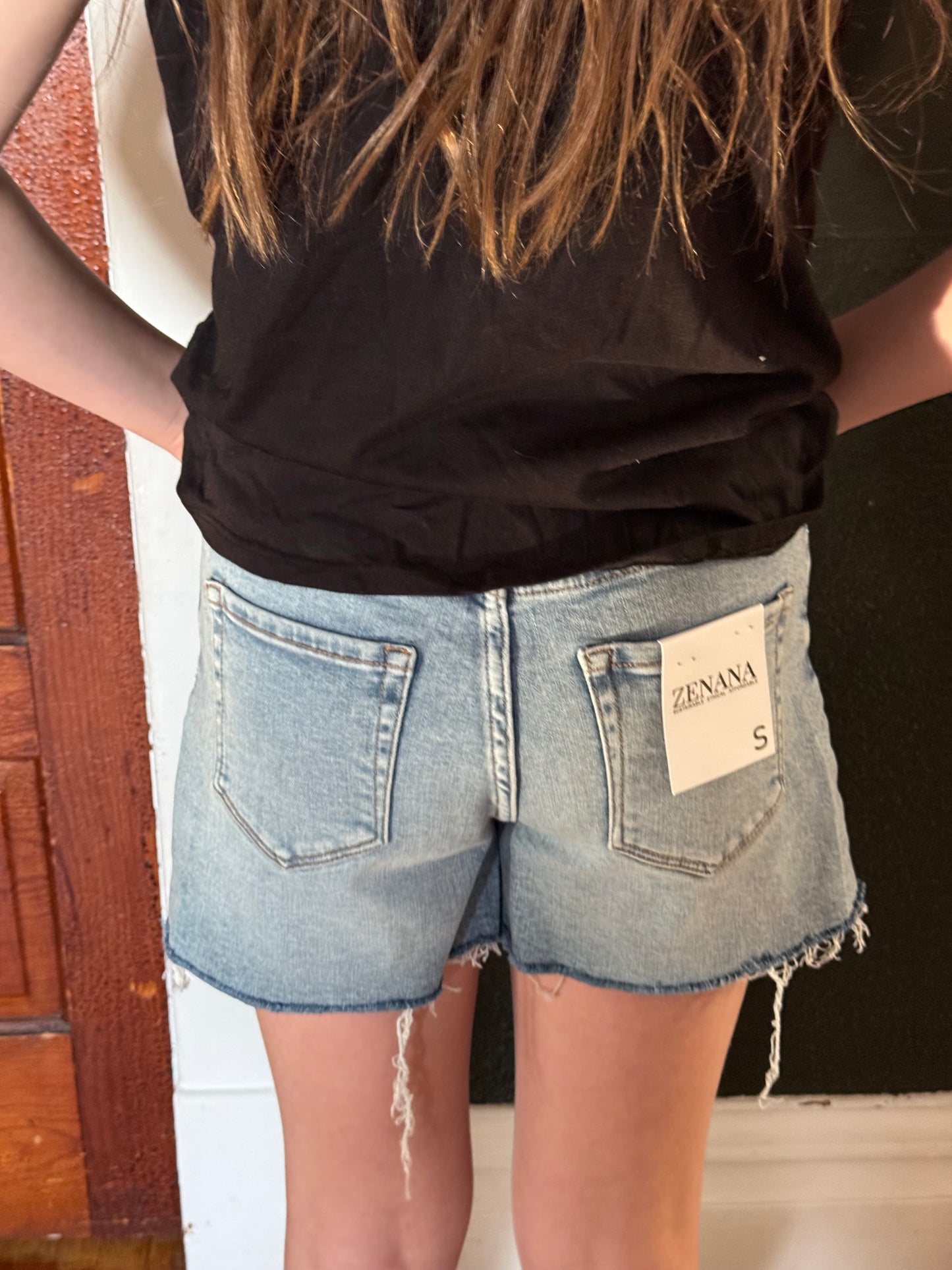 DISTRESSED HEM DENIM SHORT