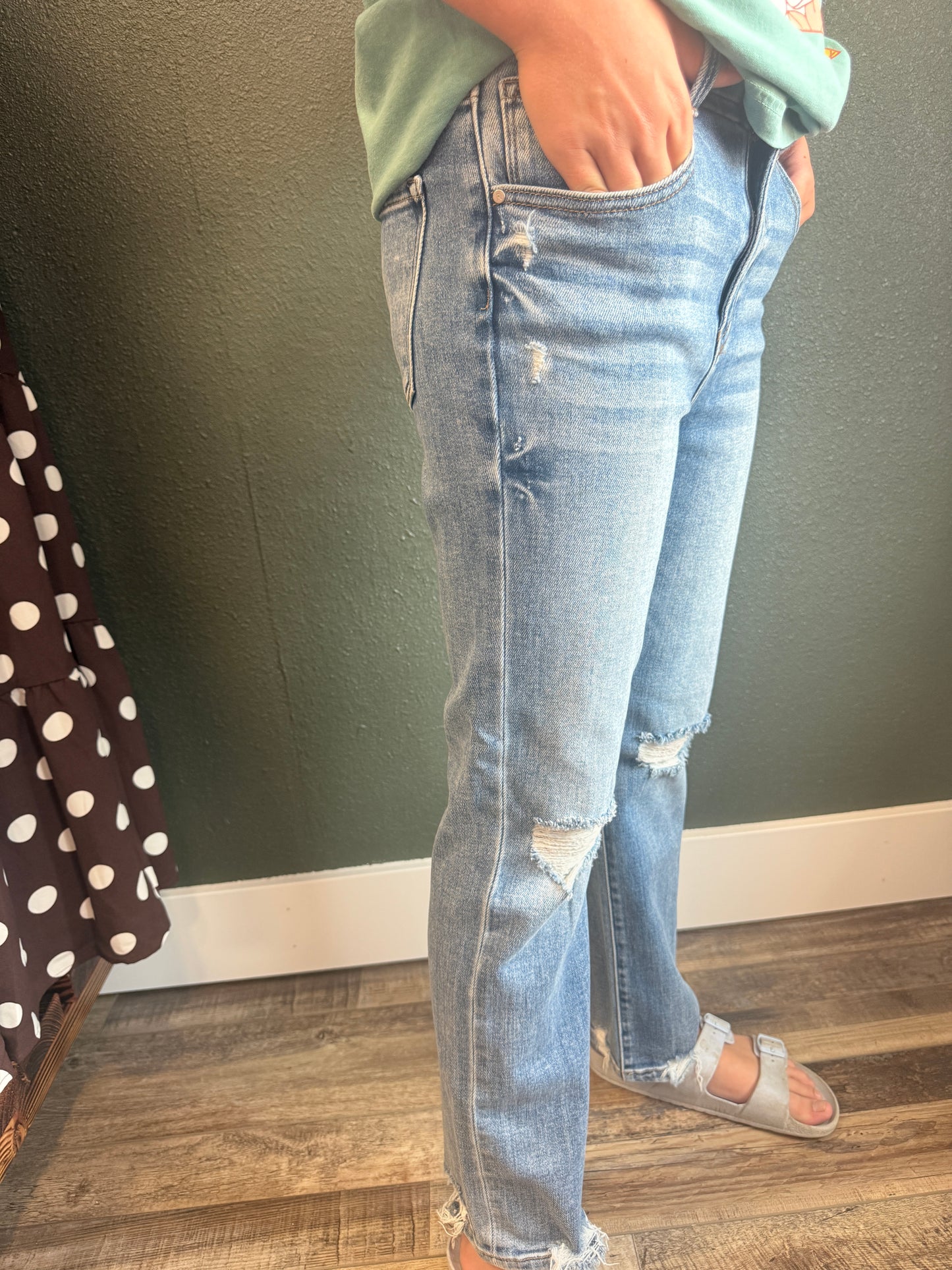 RISEN: HIGH RISE DISTRESSED ANKLE STRAIGHT JEANS RDP5783