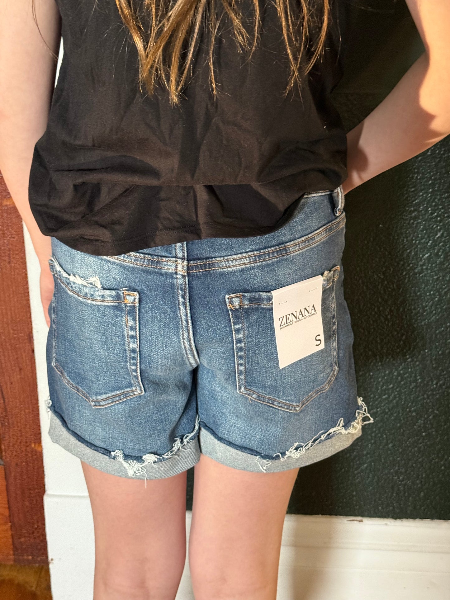 DISTRESSED CUFFED RAW HEM SHORT