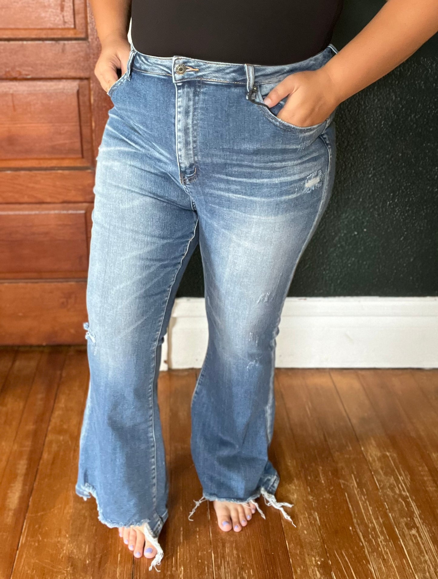 RISEN: VINTAGE WASHED FLARE JEANS XRDP1426