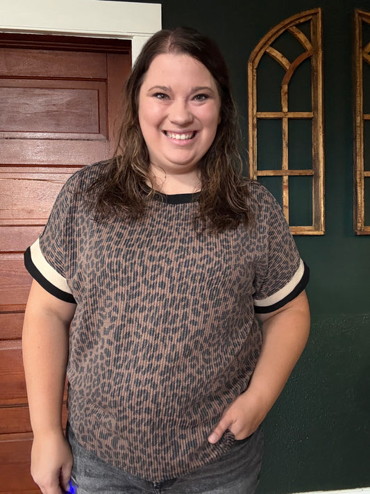 TEXTURED LEOPARD KNIT TOP