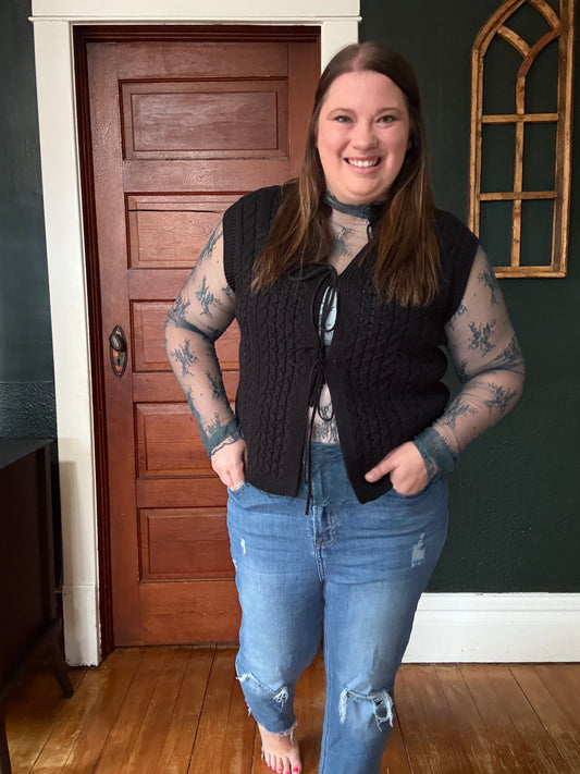 OPEN-FRONT KNITTED VEST