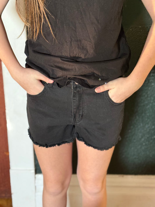 FRAYED CUTOFF HEM SHORT