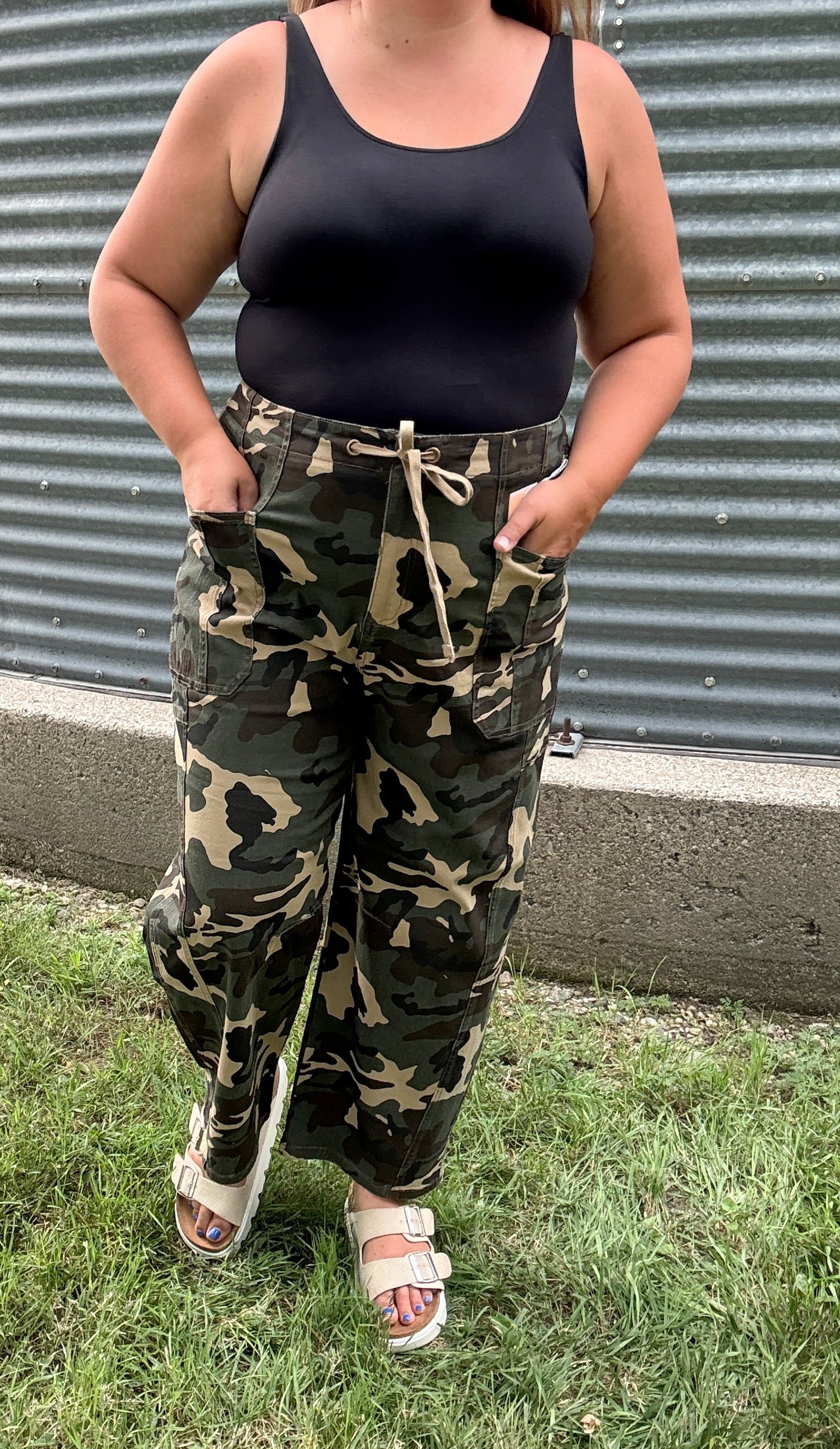 RISEN: MID RISE FIT BARREL SLUNG PANTS PG21258X