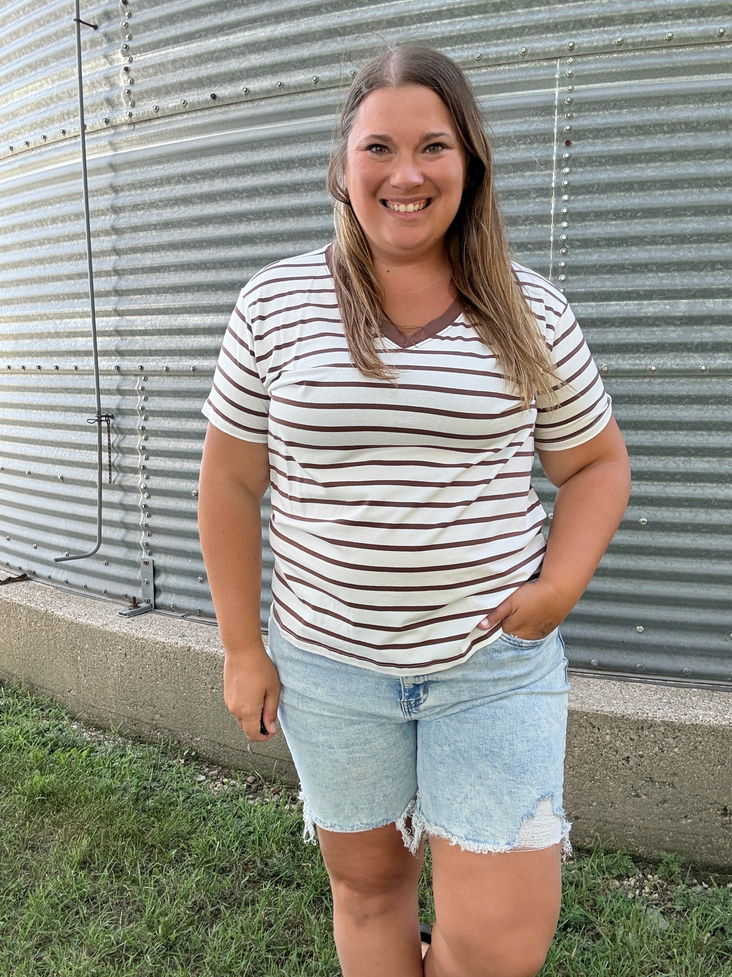 STRIPED VNECK TEE BROWN