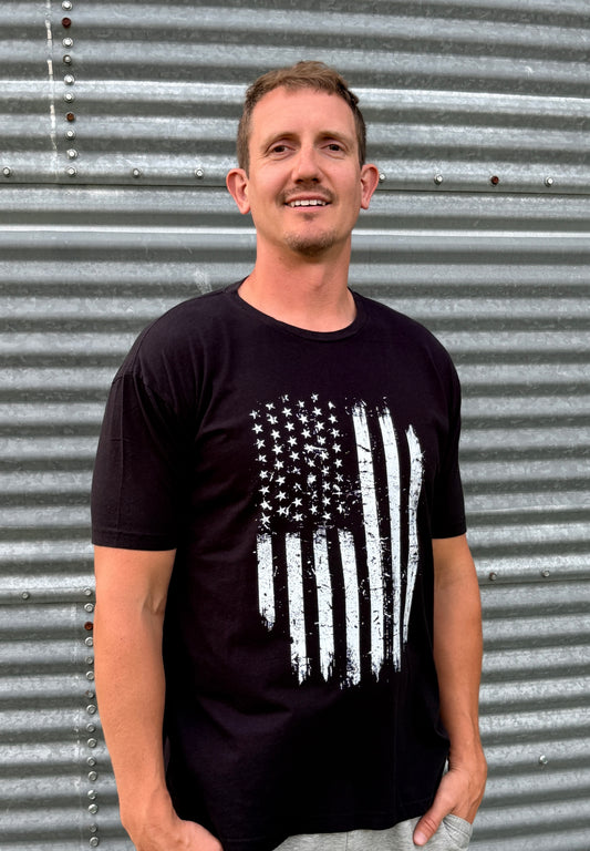 DISTRESSED AMERICAN FLAG TEE