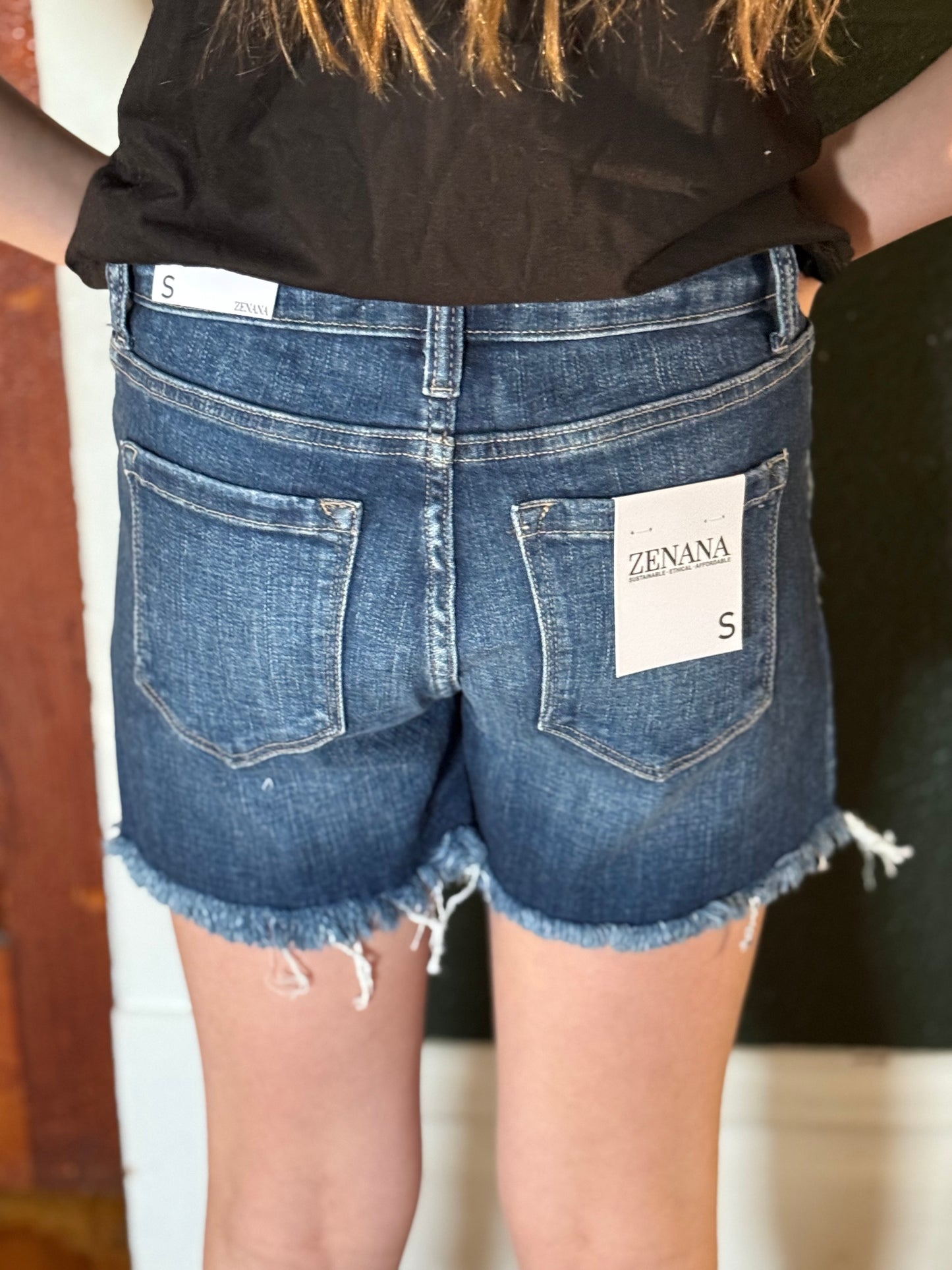 MID RISE RAW HEM SHORT