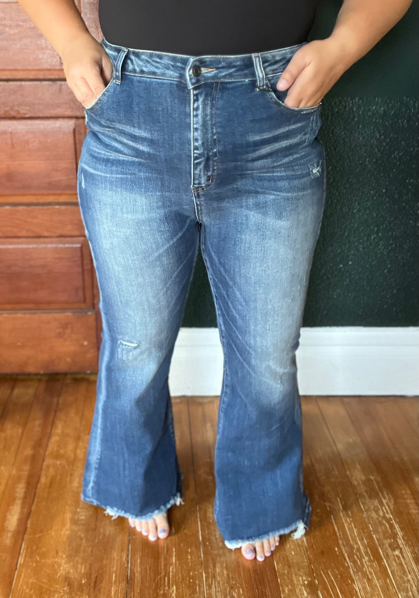 RISEN: VINTAGE WASHED FLARE JEANS XRDP1426